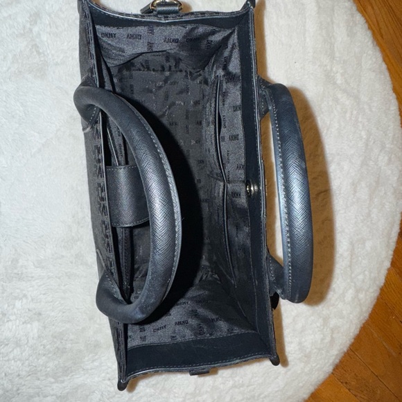 DKNY black tote bag - Picture 4 of 4